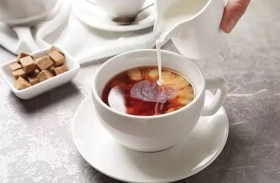 هل يقلل الحليب فوائدَ مضادات الأكسدة في الشاي؟