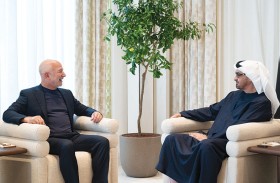 رئيس الدولة يستقبل مؤسس ورئيس مجلس الإدارة التنفيذي لأمازون