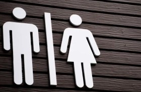 يُطرد من العمل لقضائه 6 ساعات في الحمام