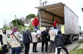 «الهلال الأحمر» يواصل دعمه لمتضرري الزلزال في اللاذقية بسوريا