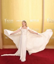 الممثلة الأمريكية كيت هدسون لدى حضورها حفل توزيع جوائز الممثلين السنوي في لوس أنجلوس. ا ف ب 