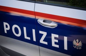 مراهقة على قائمة المطلوبين بعد دهس صاحبة مطعم