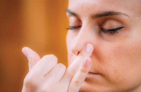 التنفس من فتحة أنف واحدة.. ظاهرة يشرحها العلم