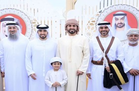 راشد بن حميد والشيوخ والمسؤولون يحضرون أفراح الشحي والبناي