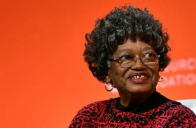 وفاة كولفن الرائدة في الحقوق المدنية الأميركية 