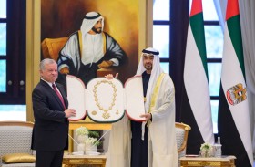 رئيس الدولة يمنح ملك الأردن «وسام زايد»