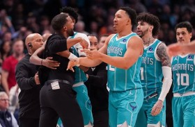 عراك بالأيدي بين لاعبي بيستونز وهورنتس