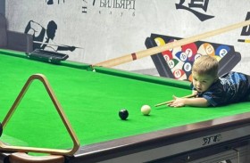 ابن العامين في غينيس كأصغر لاعب بلياردو