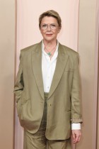 الممثلة الأمريكية أنيت بينينغ لدى حضورها حفل غداء المرشحين لجوائز الأوسكار في فندق بيفرلي هيلتون، كاليفورنيا. ا ف ب 