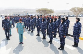 قائد عام شرطة رأس الخيمة يتفقد إدارة المهام الخاصة ويطلق برنامج البوصلة الاستراتيجية