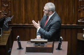 «مأزق 2027 في بولندا».. غريغور براون الذي تخشاه أوروبا