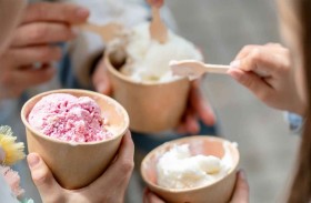 خطأ شائع عند تناول الآيس كريم في الحر.. كيف تتجنبه؟