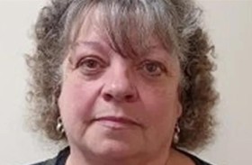 مديرة تسرق أموال المدرسة 