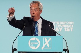 فاراج يضغط على اليسار.. هل تصمد قيادة ستارمر أمام التحولات الانتخابية؟