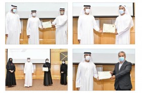 سهيل المزروعي يكرم الفائزين بجائزة مجلس التعاون لدول الخليج العربية في مجال الإسكان