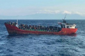 50 مفقوداً في غرق مركب مهاجرين قبالة اليونان 