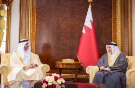 نائب رئيس وزراء البحرين يستقبل وفداً حكومياً إماراتياً