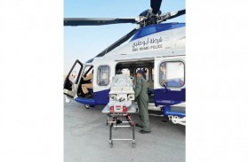 طيران شرطة أبوظبي تنقل طاقماً طبياً لإجراء جراحة لأم عربية