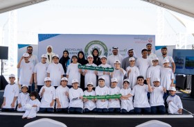 بلدية مدينة أبوظبي تنظم فعالية توعوية لمرتادي شاطئ الكورنيش وطلبة المدارس حول أهمية «إعادة التدوير»