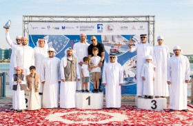 تتويج الفائزين في بطولة أبوظبي الكبرى لصيد الكنعد