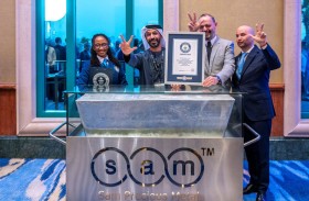 مركز دبي للسلع المتعددة يكشف أكبر سبيكة فضة بالعالم بوزن 1.9 طن