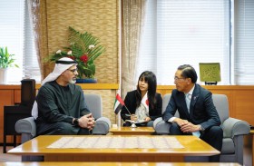 ولي عهد أبوظبي يبحث مع حاكم محافظة كيوتو تعزيز التعاون الثنائي 