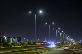 بلدية مدينة العين تنجز مشروع تطوير إنارة طرق داخلية ورئيسية