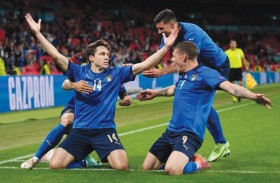 إيطاليا تتأهل بشق النفس والدنمارك بفوز كاسح 