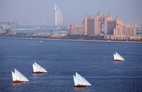 السفن الشراعية 60 قدما تبحر في شواطئ دبي السبت