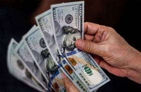 ضبابية الحرب ترفع الدولار والأسترالي يتأرجح بعد رفع الفائدة  