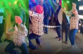 سجين يرقص مكبلاً بالأصفاد في زفاف صديقه