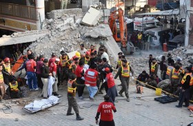 مئات القتلى والجرحى بتفجير انتحاري في مسجد غربي باكستان