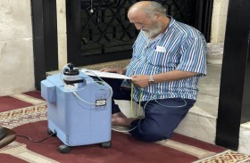  رجل يلجأ إلى مسجد في بيروت لتشغيل آلة الأكسجين