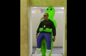 الشرطة بزي كائنات فضائية للقبض على مجرمين 