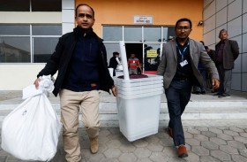 النيباليون يصوتون في انتخابات تشريعية 