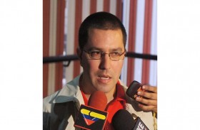 مرشح السلطة يقر بهزيمته بالانتخابات في مسقط تشافيز 