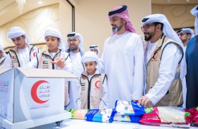 عمار النعيمي يزور حملة جسور الخير في عجمان