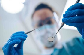 تنتحل صفة طبيبة أسنان وتترك مريضها «نازفاً»