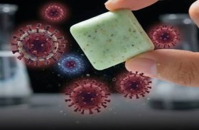 علماء يطورون علكة ذكية تقضي على بكتيريا مرتبطة بالسرطان