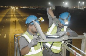 كهرباء الشارقة تضيء منطقة مزيرعة بـ 568 عمود إنارة