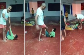 معلم يعتدي على تلميذ بوحشية لاستخدامه الهاتف