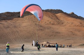 البيلاروسي «فيخور» يتصدر منافسات «دولية الشارقة للطيران الشراعي» 