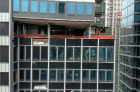 ناطحة سحاب تترنح في مانهاتن 
