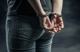 امرأة تنهي حياة طفلة خنقاً لسرقة قرطها الذهبي