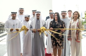 نهيان بن مبارك يفتتح معرض المجوهرات والساعات أبوظبي 2025