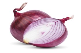هل البصل الأحمر أكثر فائدة من نظائره الأخرى؟