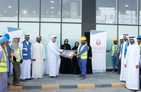 بلدية مدينة أبوظبي تسعد العمال بمبادرة «شتاء دافىء» 