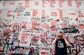 صاحب مطبعة في موسكو يقاوم على طريقته من أجل «السلام»  