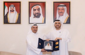 حاكم الفجيرة يستقبل جمال السويدي