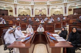 استشاري الشارقة يناقش سياسة تعيين كوادر متخصصة في مجالس الضواحي تعنى بالنواحي الأسرية 